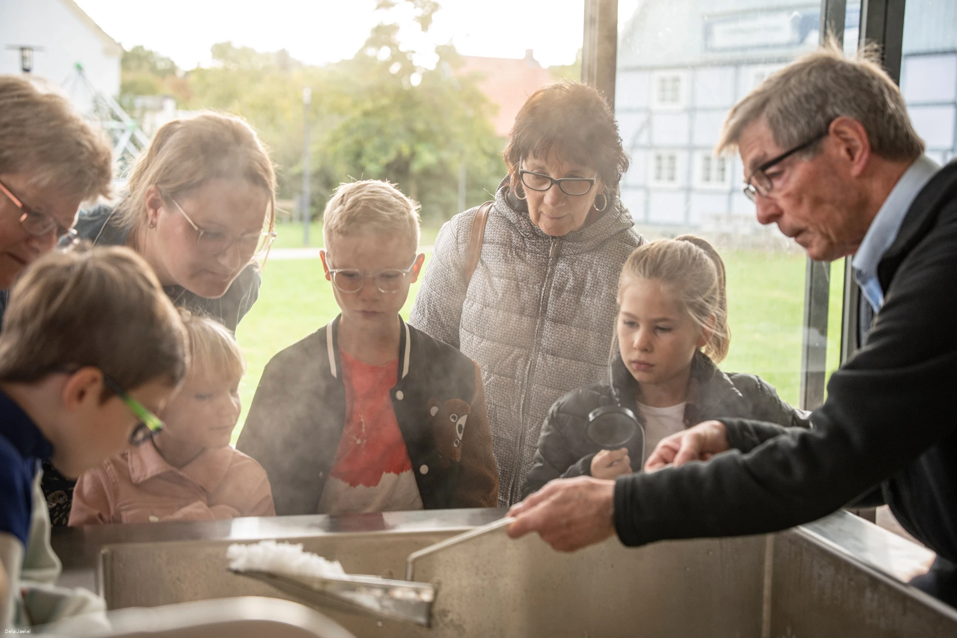 Sieden an der neuen Siedepfanne in den Westfälischen Salzwelten